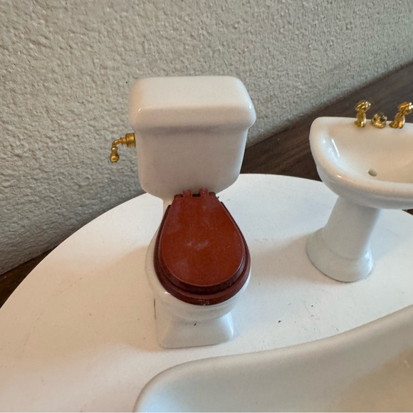 Vintage ceramic dollhouse furniture bathroom set toilet sink and tub - Picture 2 of 7